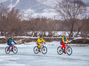 Winter Biking Tour on Tuul river